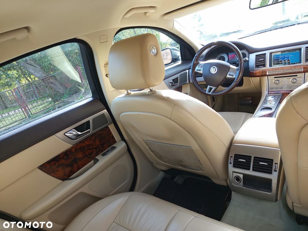 Jaguar XF 3.0 V6 D Luxury - 4