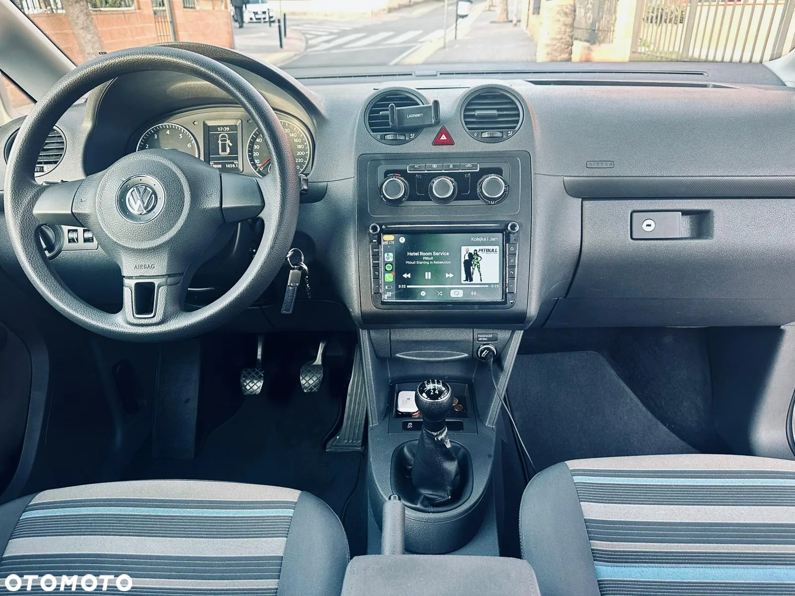 Volkswagen Caddy 1.2 (7-Si.) Edition 30 - 3