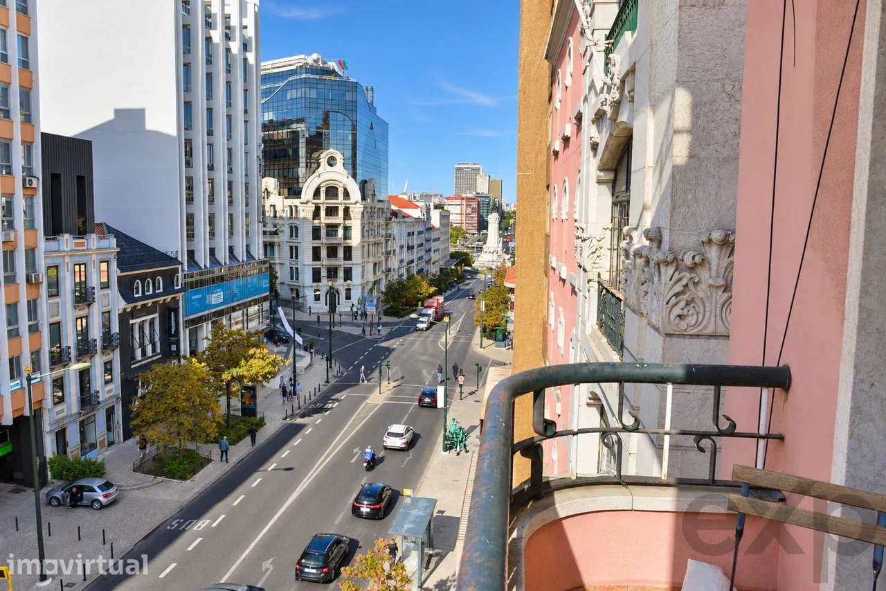 Maravilhoso T2 na Braamcamp com varanda e elevador - Grande imagem: 2/21