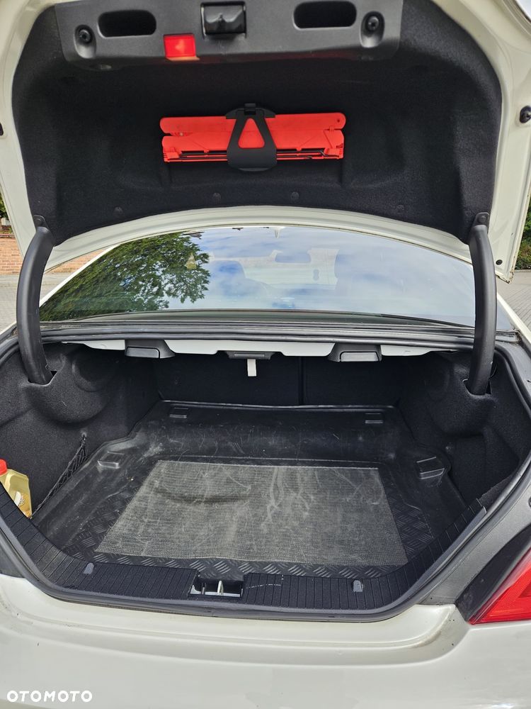 Mercedes-Benz CLS 350 CDI 4-Matic BlueEff - 24