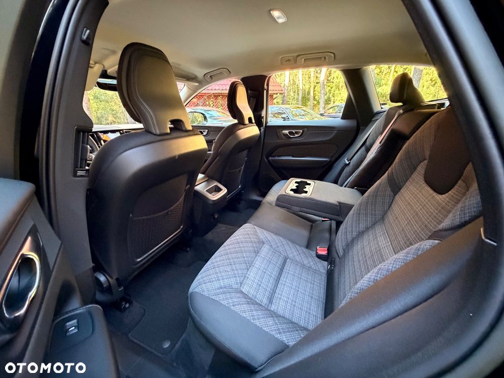 Volvo XC 60 B4 D AWD Geartronic Momentum Pro - 10