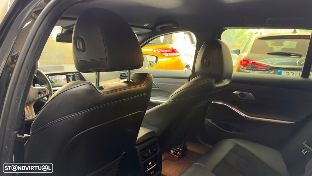 BMW 330 e Pack Desportivo M Pro Auto - 42