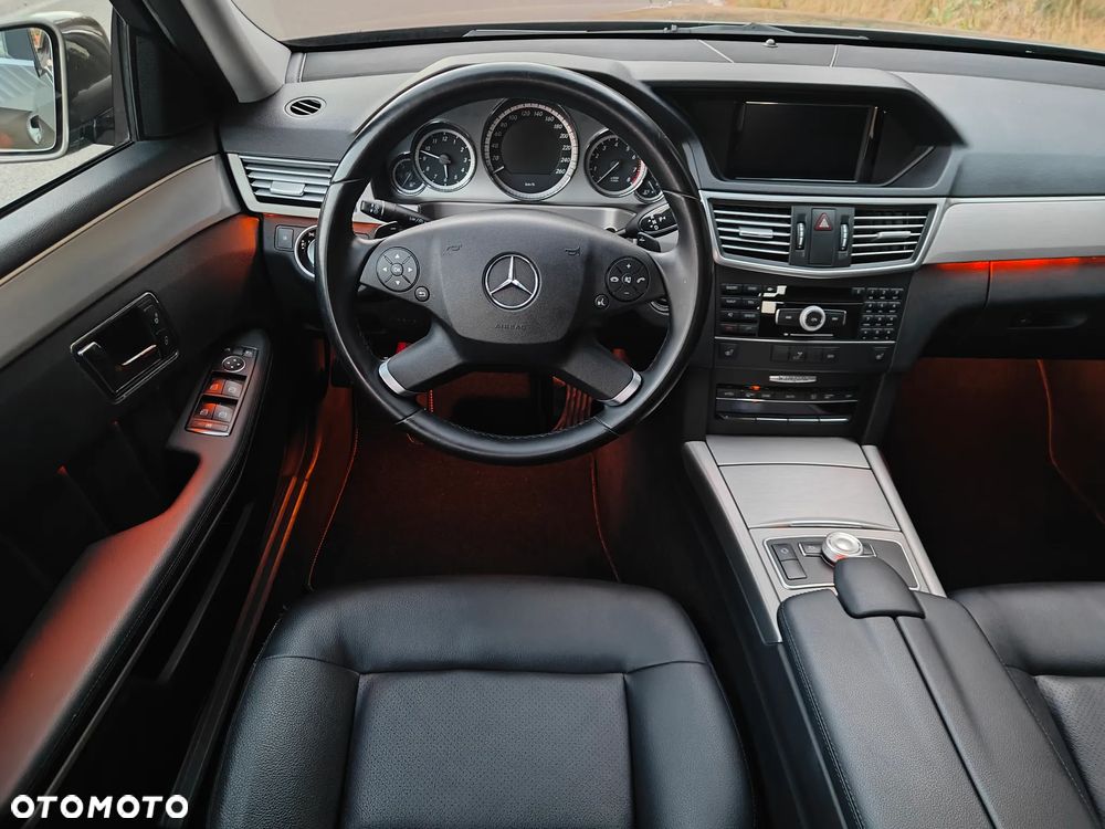 Mercedes-Benz Klasa E 250 CGI BlueEFFICIENCY Automatik - 22