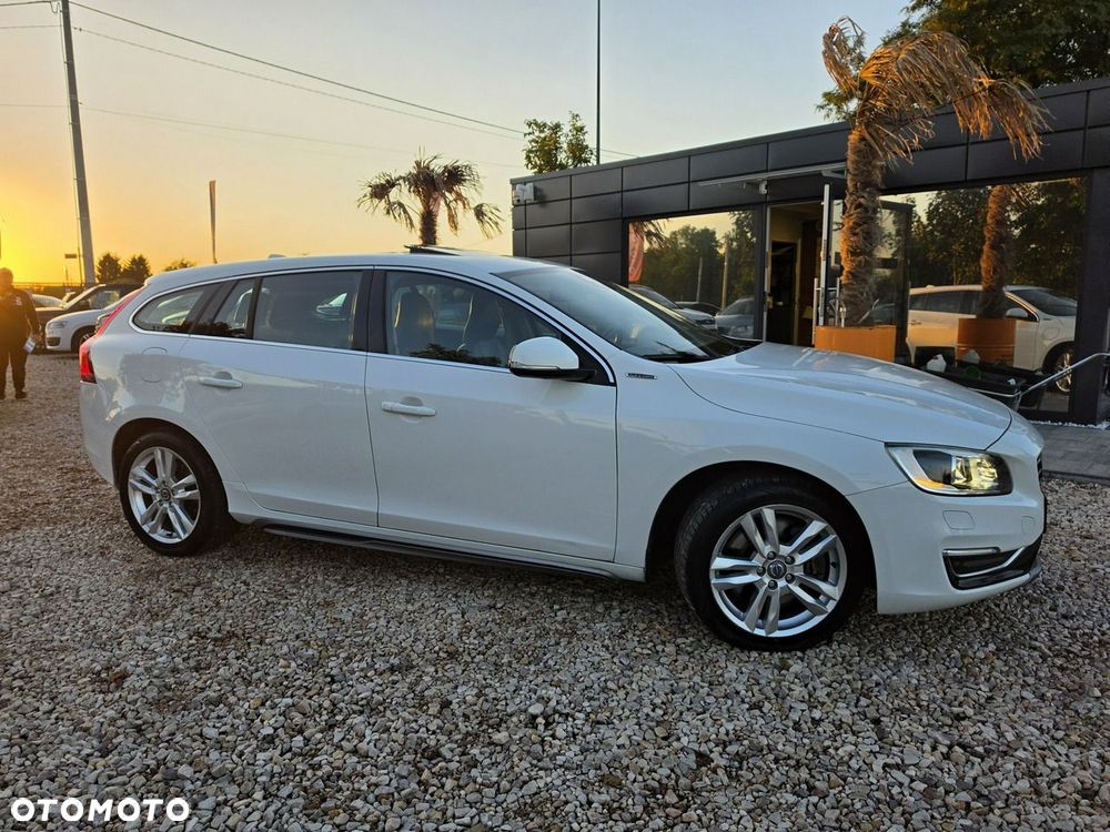 Volvo V60 D6 AWD Plug-in Hybrid Summum - 8