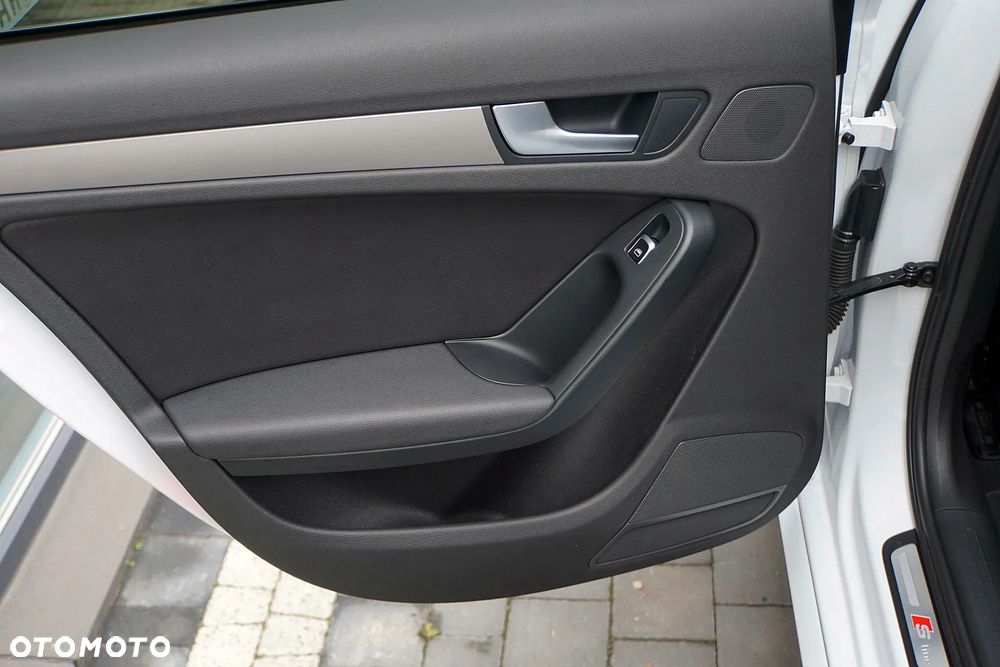 Audi A4 Avant 2.0 TDI DPF clean diesel S line Sportpaket - 37