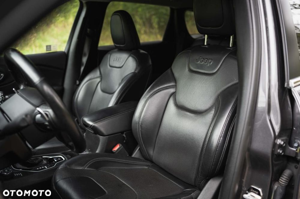 Jeep Cherokee - 14