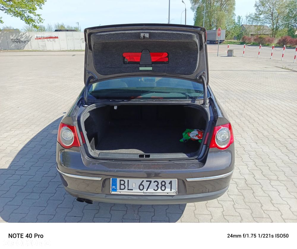 Volkswagen Passat 2.0 TDI DPF Sportline DSG - 13