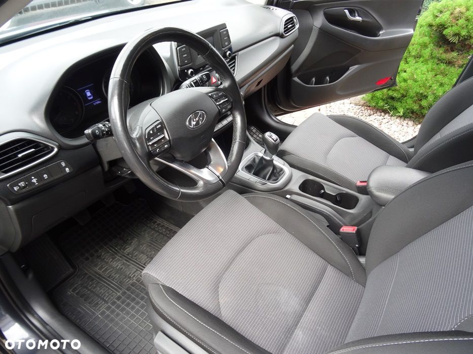 Hyundai i30 1.5 DPI Classic + - 18