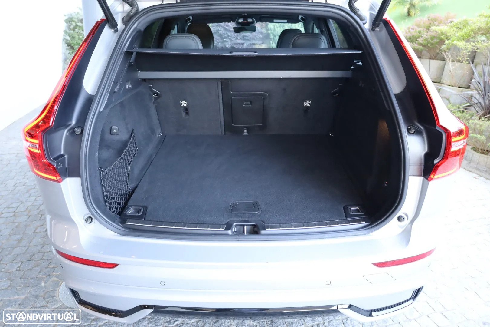 Volvo XC 60 2.0 B4 Plus Dark - 13