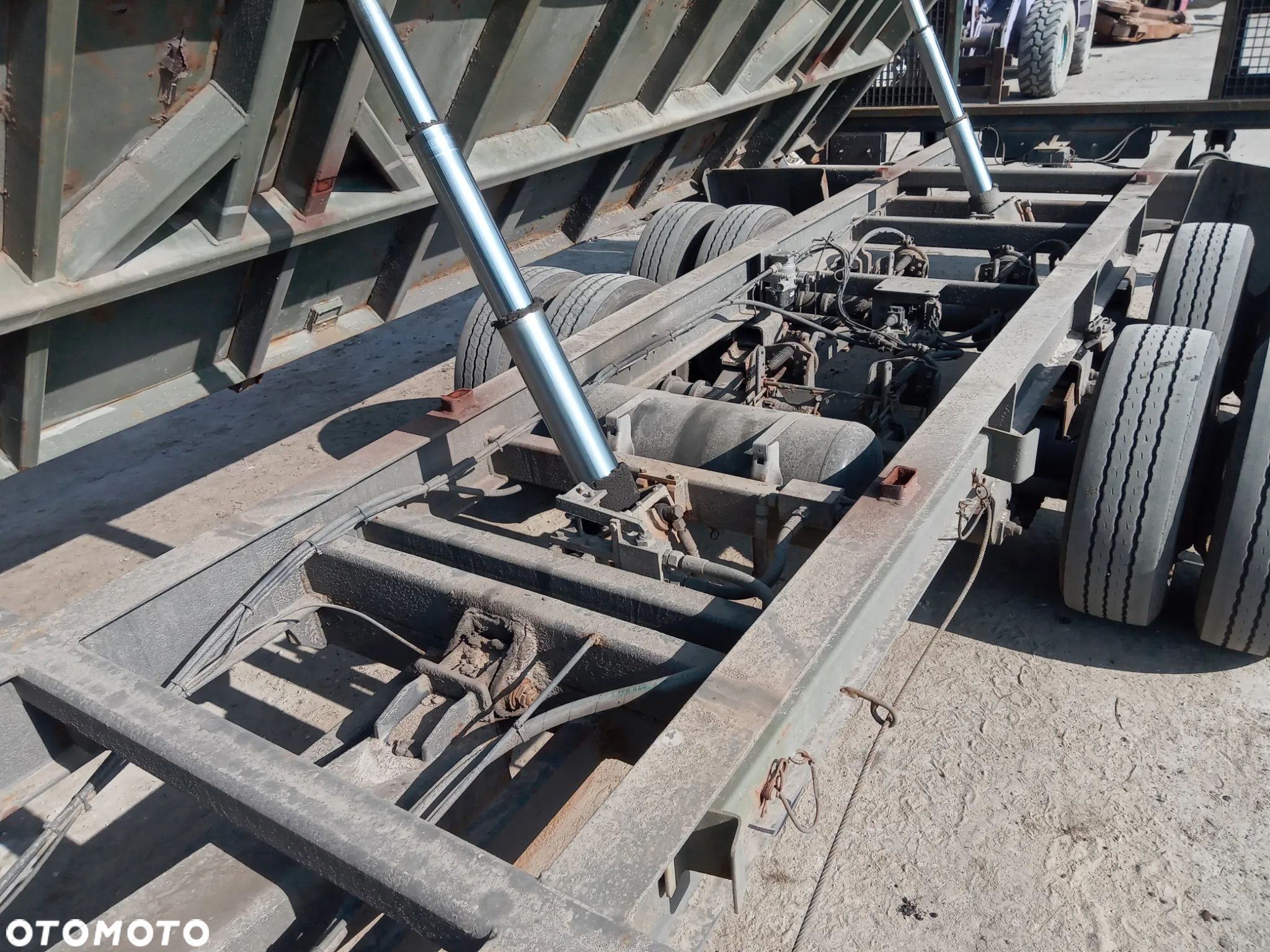 Blomenröhr Tandem Wywrotka-Niskopodwoziowa Najazdy 11000 kg z Niemiec - 8