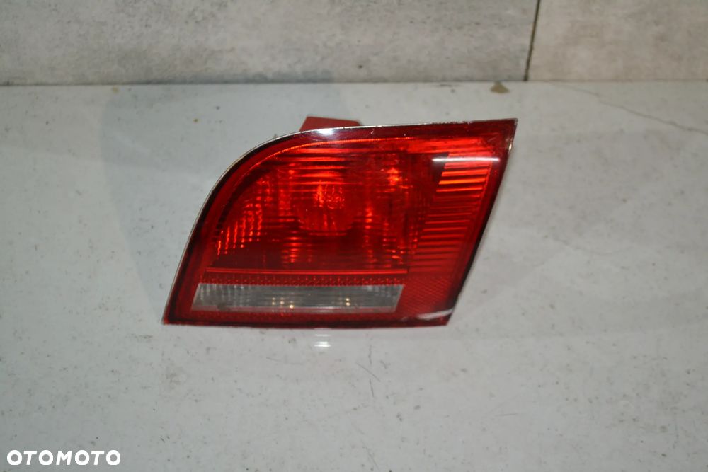 AUDI A3 8P SPORTBACK LAMPA TYŁ TYLNA PRAWA W KLAPĘ 8P4945094 - 1