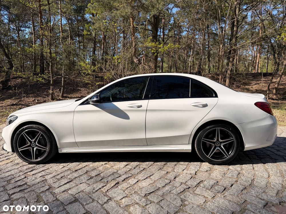 Mercedes-Benz Klasa C 300 9G-TRONIC AMG Line - 15