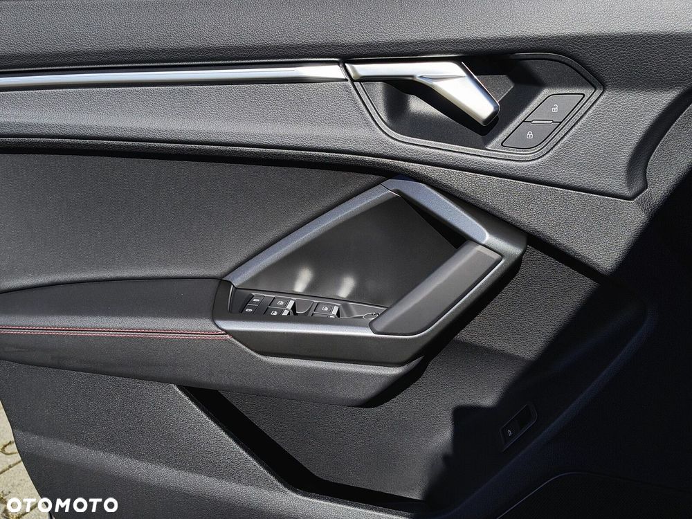 Audi Q3 Sportback - 12