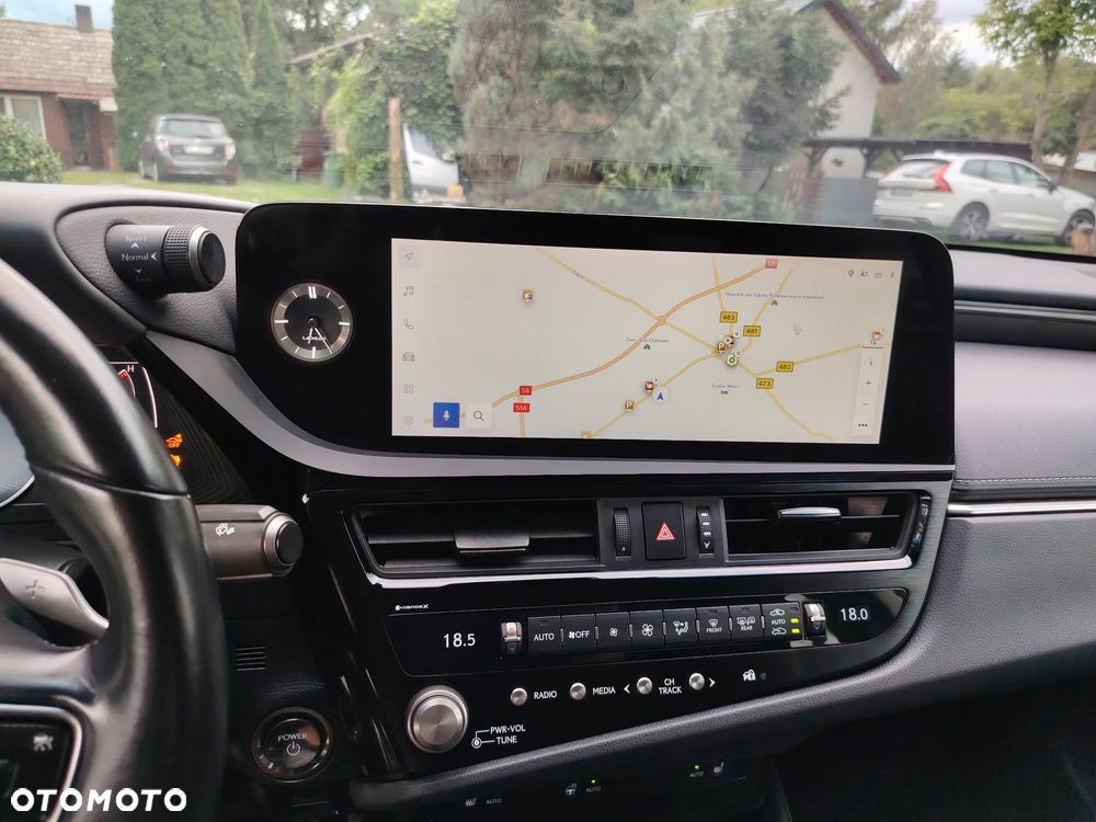Lexus ES 300h Business Edition - 18