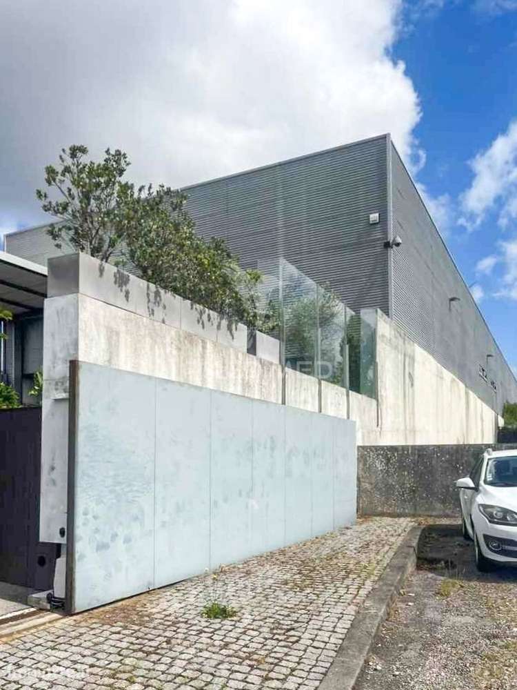 Armazém, 2.801 m2 em São João da Madeira - Grande imagem: 2/12