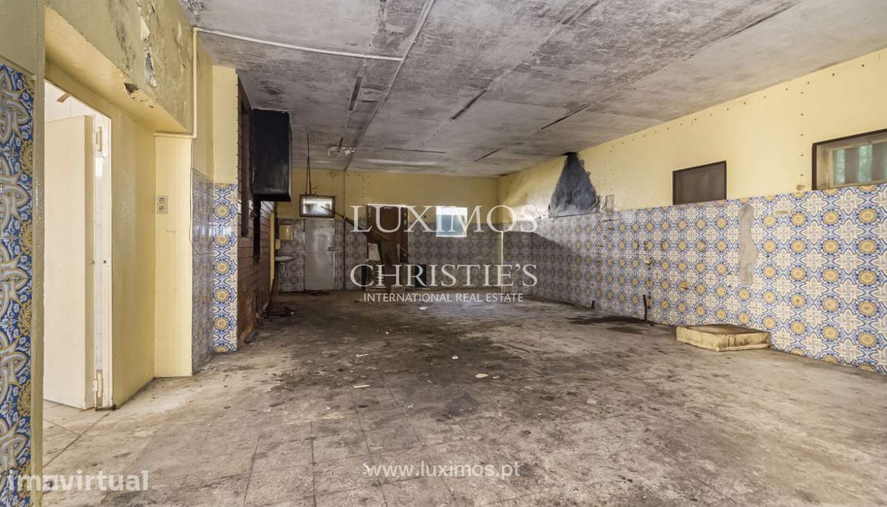 Venda: Prédio para remodelação, no Centro do Porto - Grande imagem: 3/15