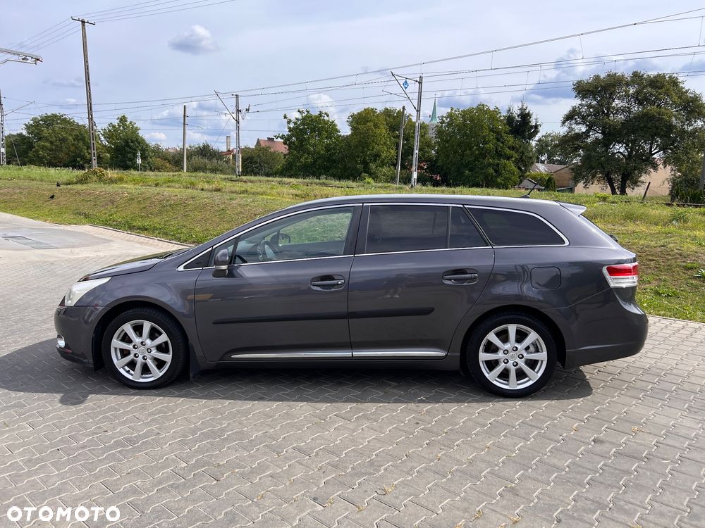 Toyota Avensis - 8