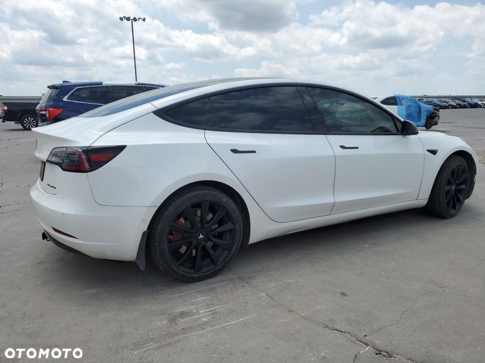 Tesla Model 3 - 4
