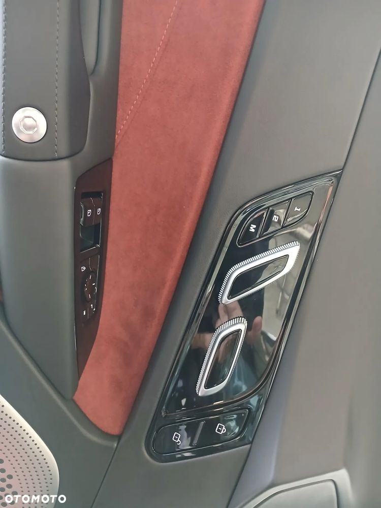 MG Cyberster 77kWh AWD Czarny Dach - 23