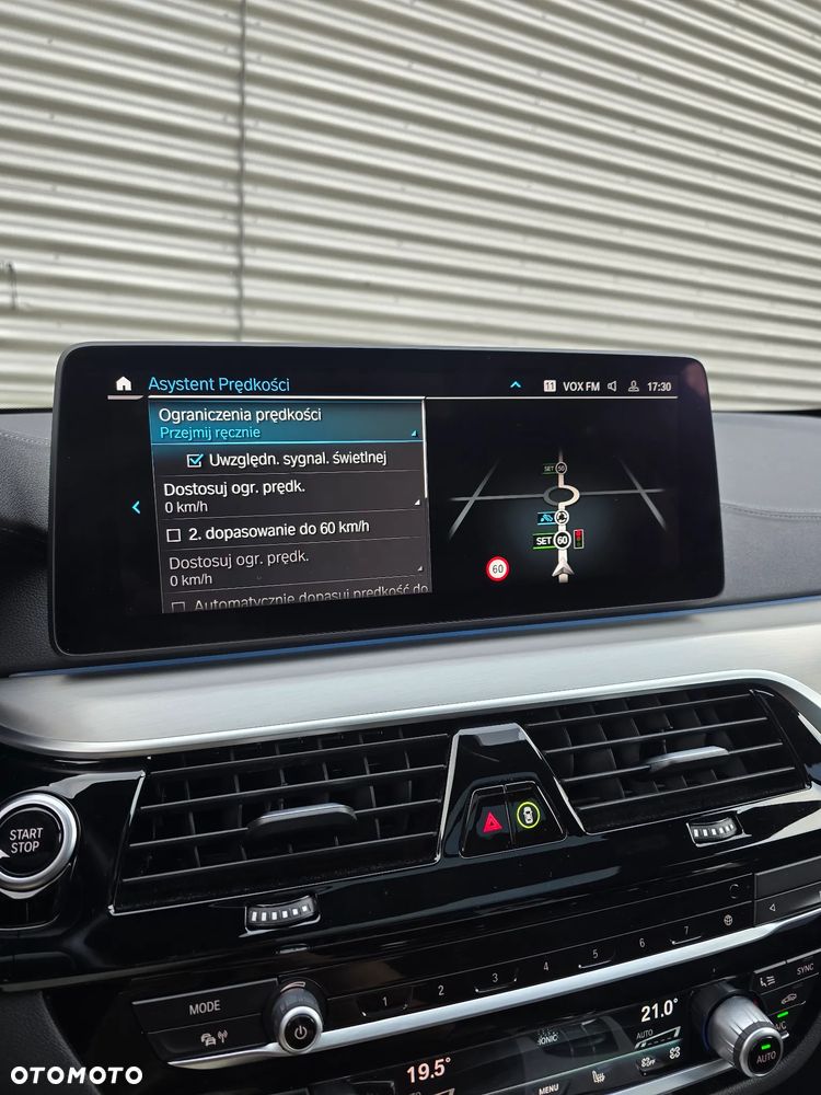BMW Seria 5 530e Luxury Line sport - 28