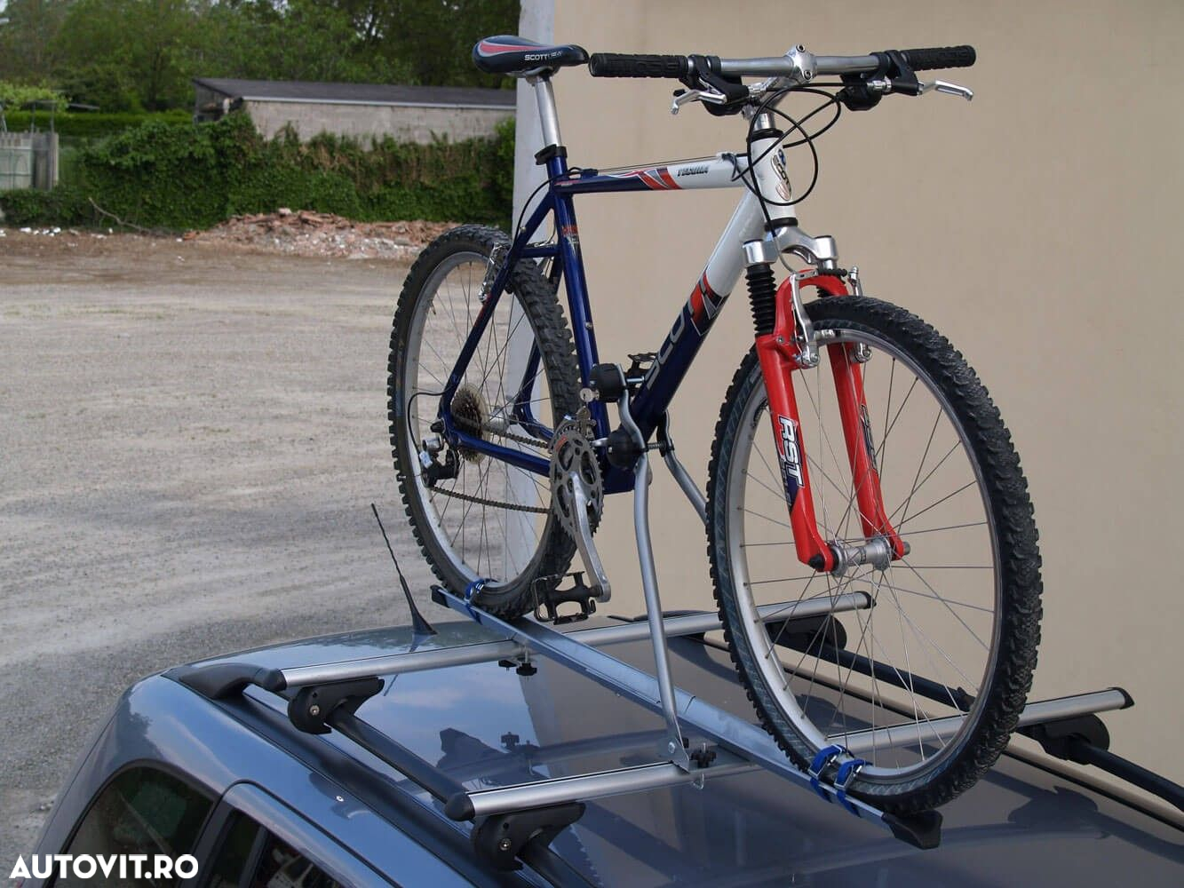 Suport bicicleta auto Menabo Huggy Lock pe bare transversale - 5
