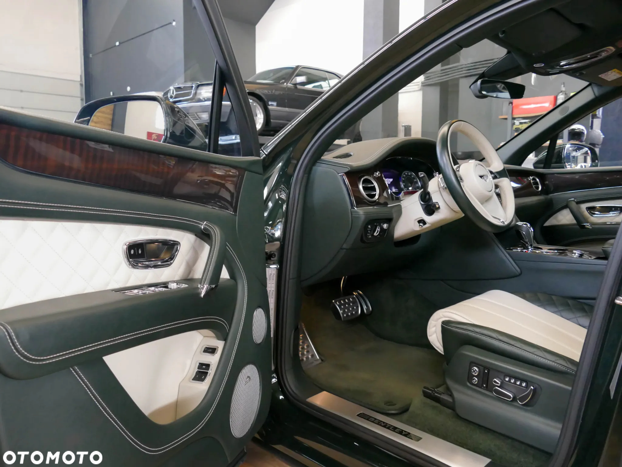 Bentley Bentayga W12 Mulliner - 7