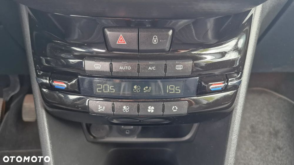 Peugeot 2008 1.6 e-HDi Allure S&S - 16