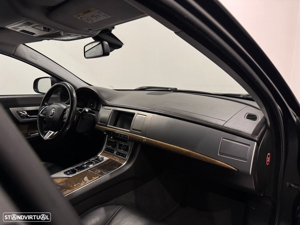 Jaguar XF Sportbrake 2.2 D Premium Luxury - 26