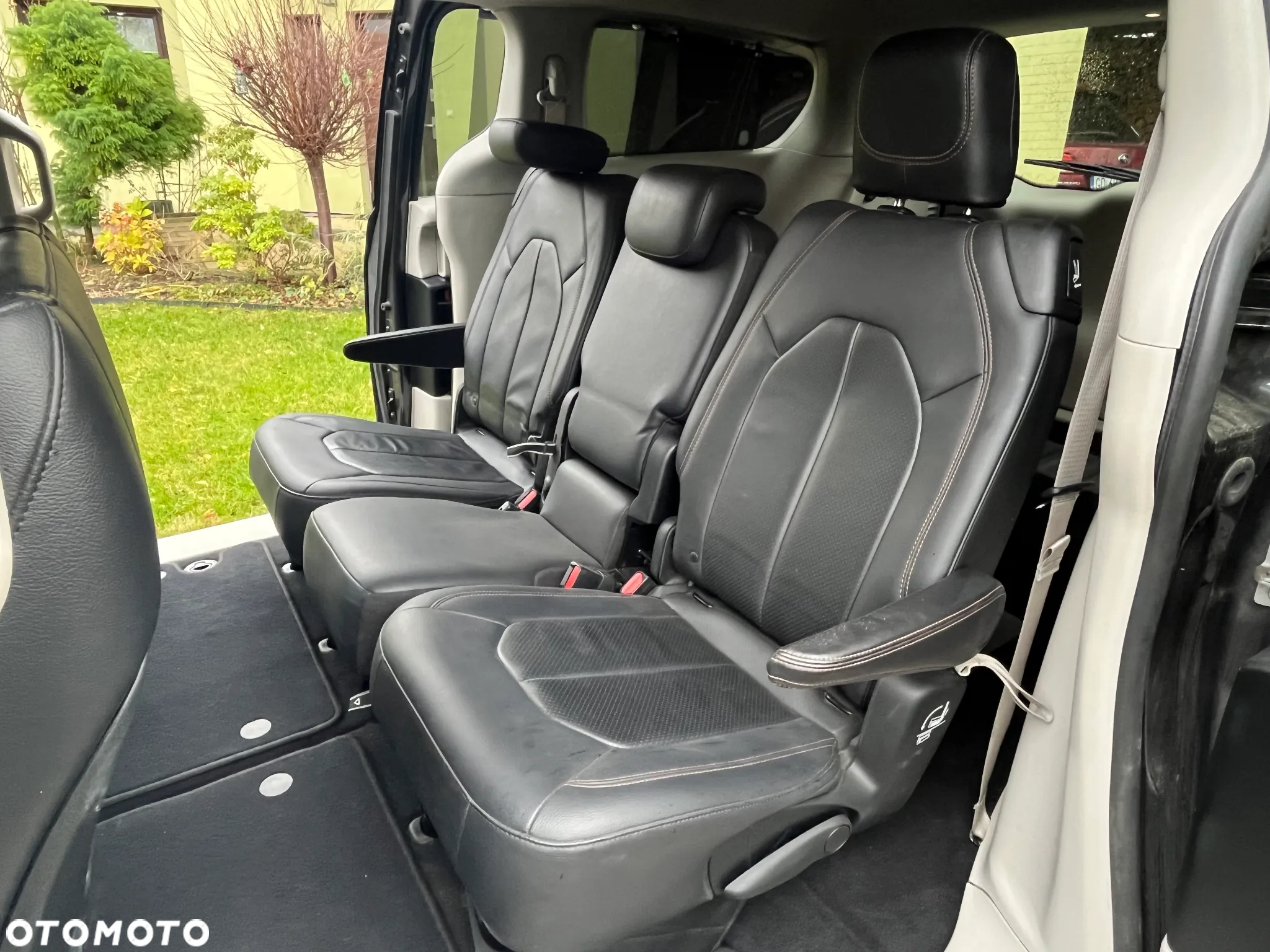 Chrysler Pacifica - 25
