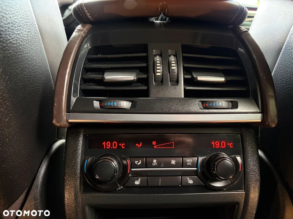 BMW X5 xDrive50i Sport-Aut - 32