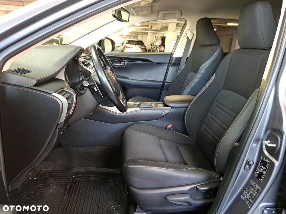 Lexus NX 300h Business Edition AWD - 11