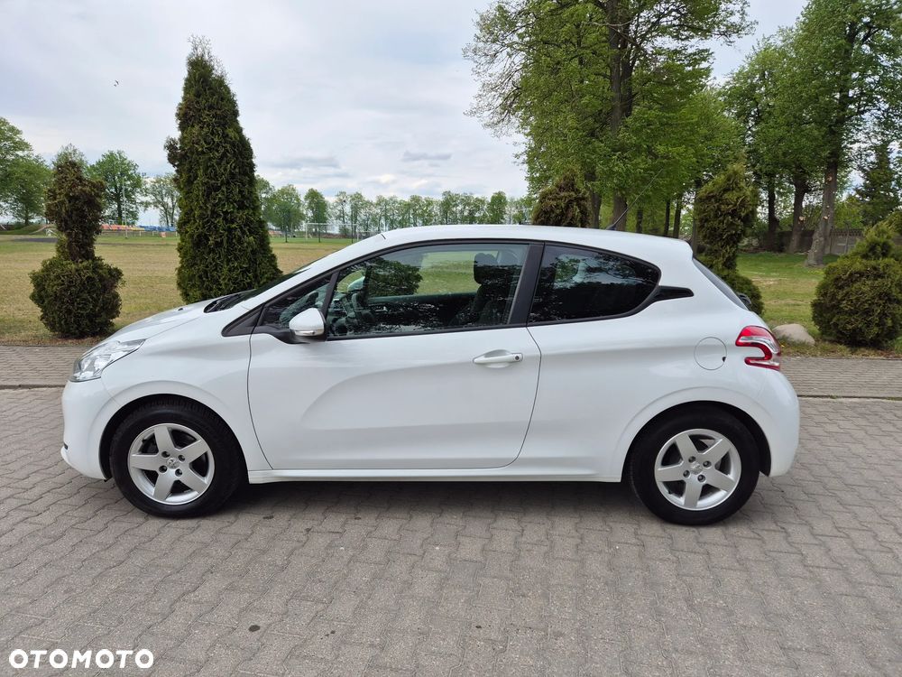 Peugeot 208 - 4