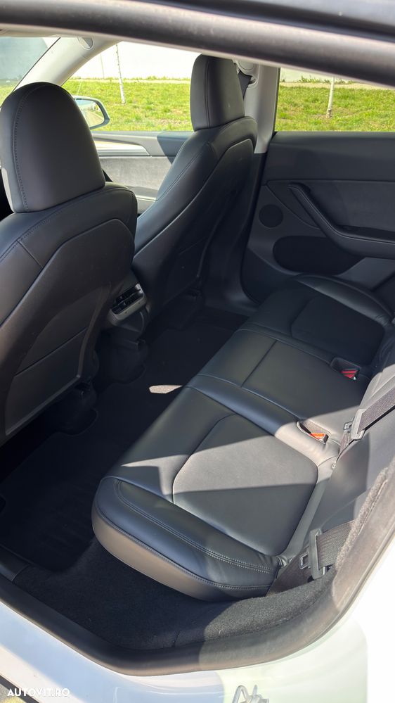 Tesla Model Y - 13