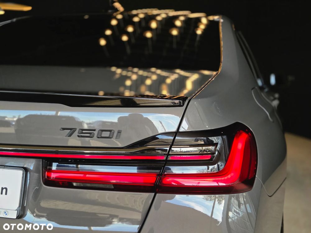 BMW Seria 7 750i xDrive sport - 26