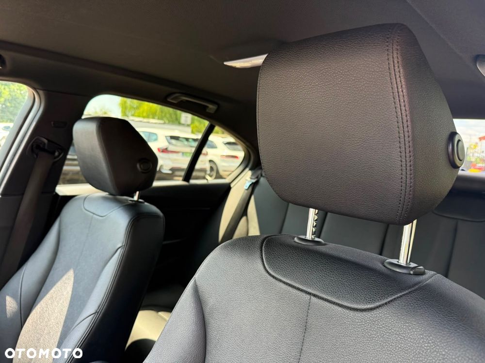 BMW Seria 3 320i GPF xDrive - 26