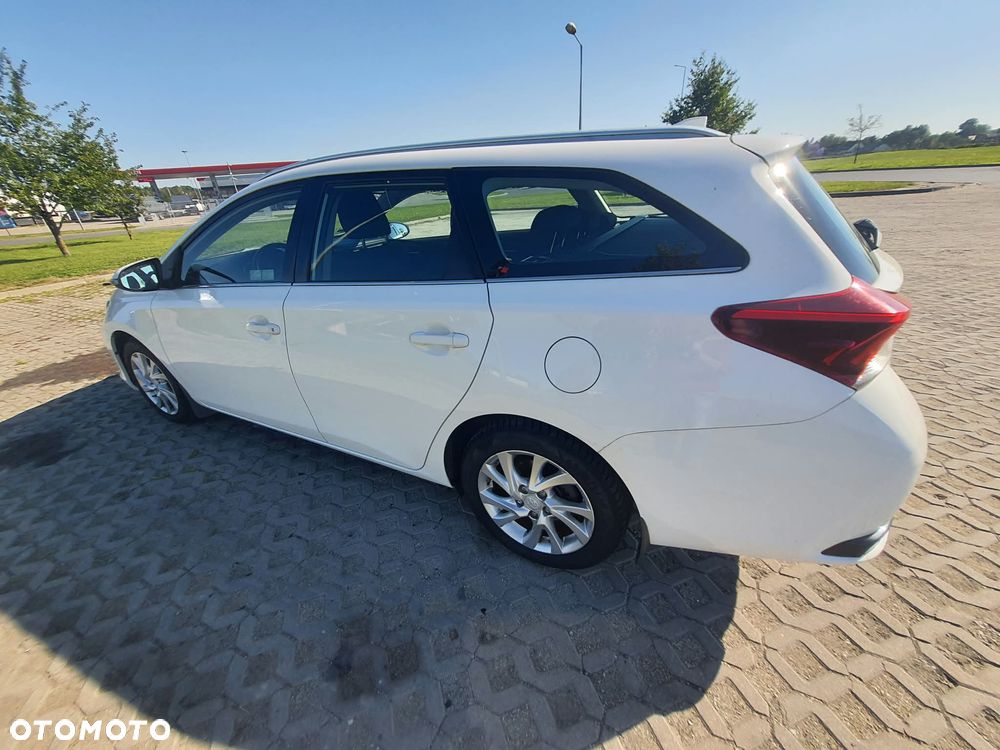 Toyota Auris - 4