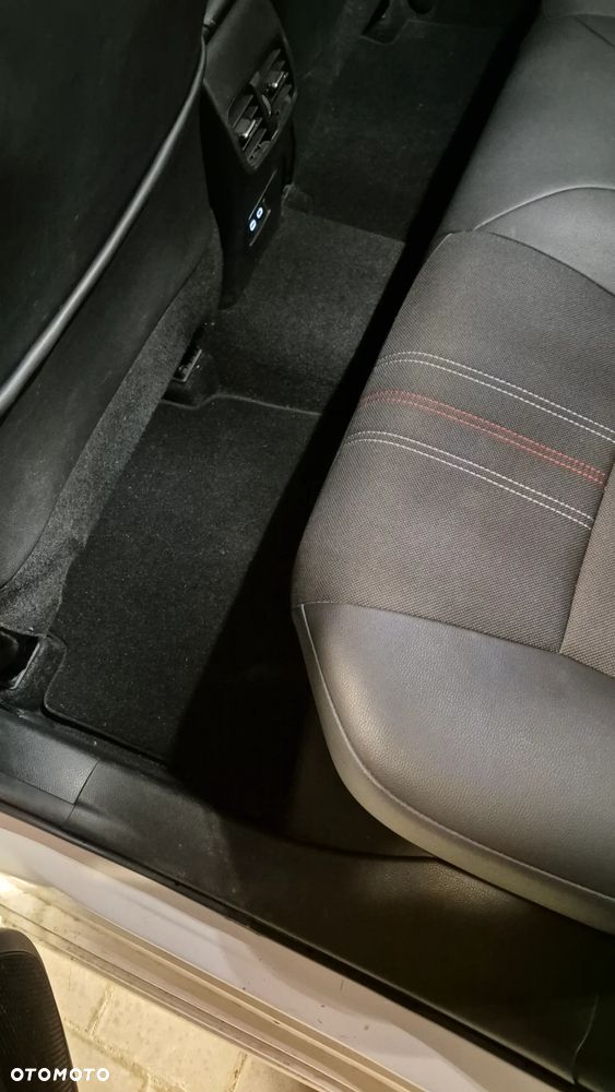 Toyota Corolla 1.8 Hybrid GR Sport - 10