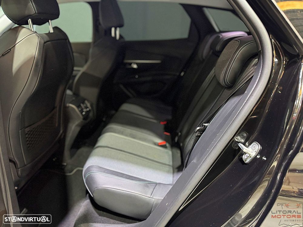 Peugeot 3008 1.2 PureTech Allure Pack EAT8 - 17
