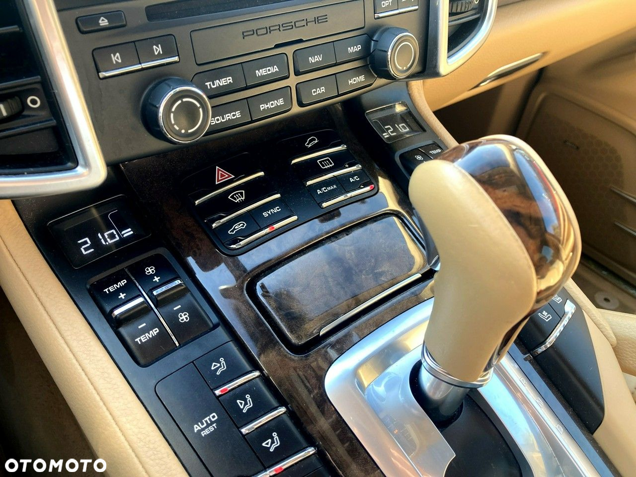 Porsche Cayenne - 25