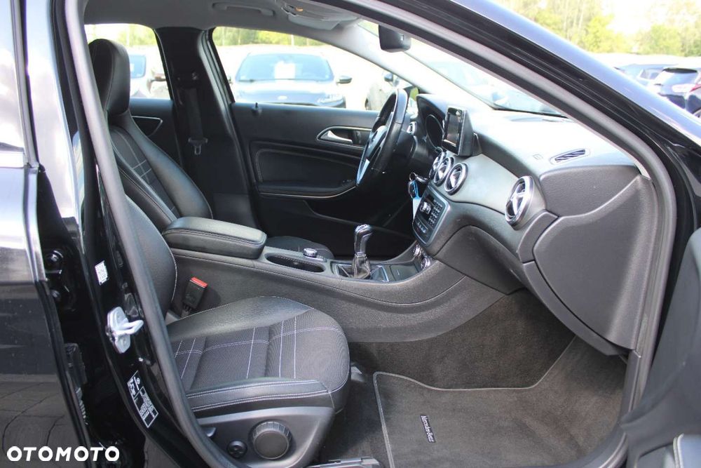 Mercedes-Benz GLA - 27
