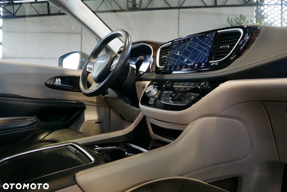Chrysler Pacifica - 27
