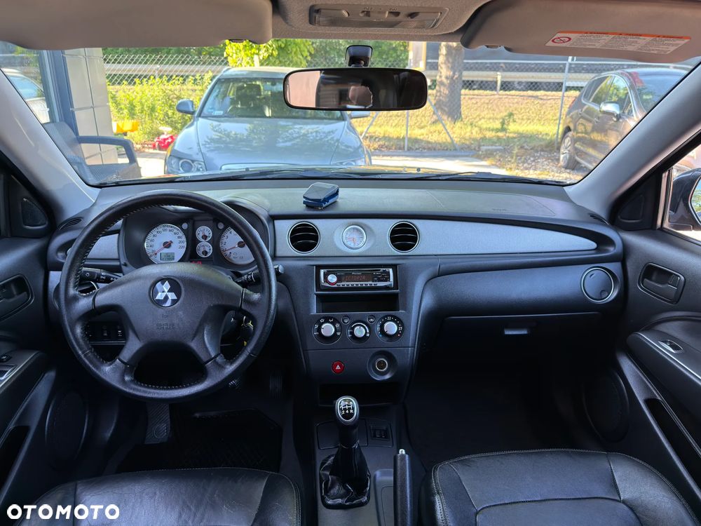 Mitsubishi Outlander 2.0 Invite - 8