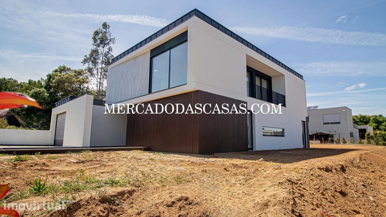 Moradia T4, com piscina e jardim,muita luz natural - Grande imagem: 4/26
