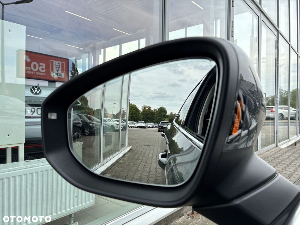 Volkswagen Passat Variant 2.0 TDI EVO Elegance DSG - 39