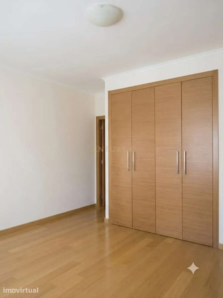 T2 REMODELADO COM 3 VARANDAS | QUINTA DO CONDE - Grande imagem: 4/11