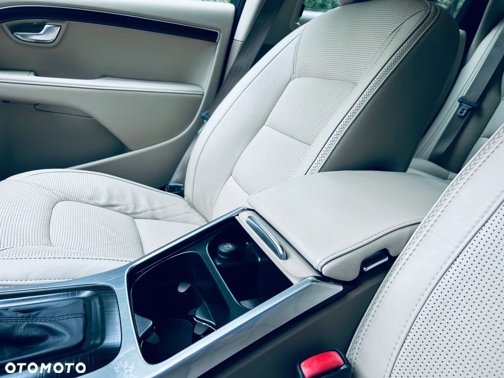 Volvo XC 70 D5 AWD Summum - 10