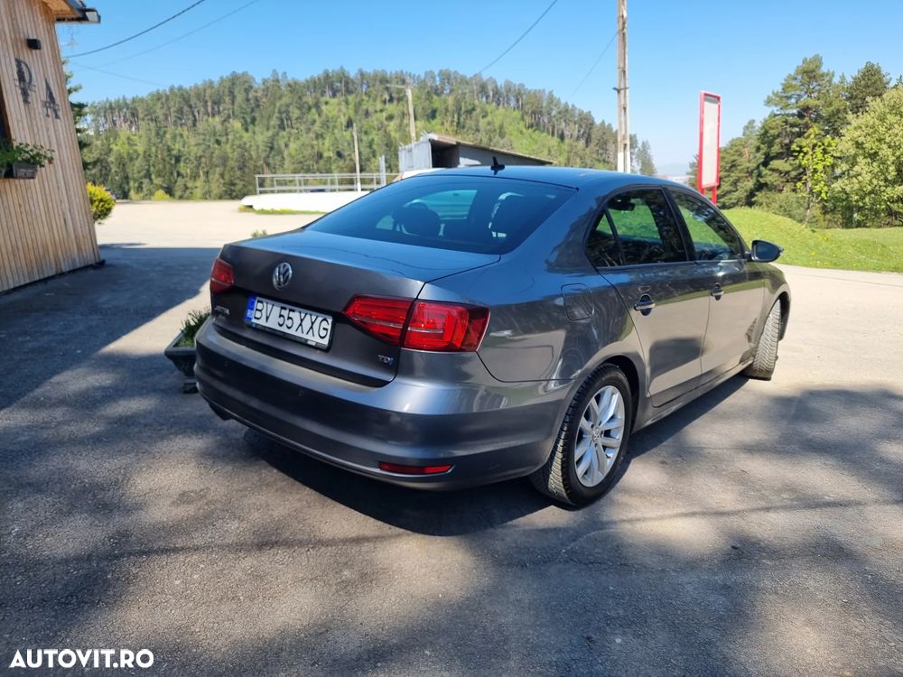 Volkswagen Jetta 2.0 TDI Highline - 5