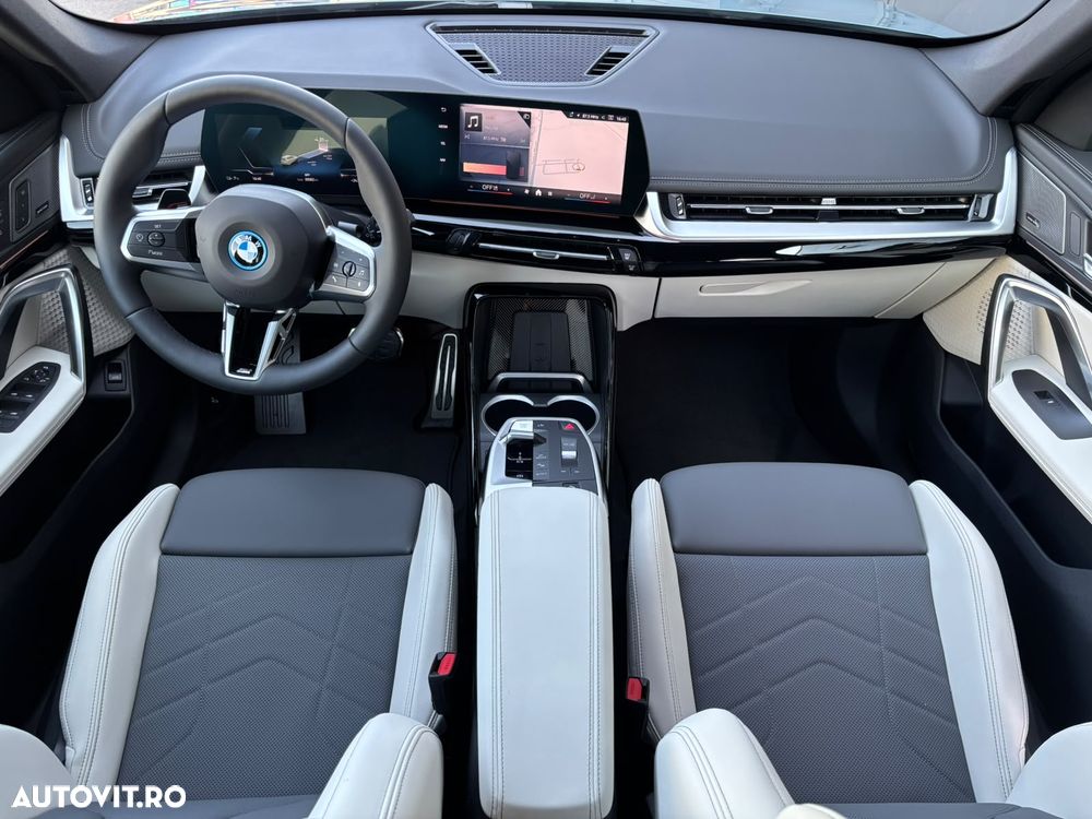 BMW iX1 xDrive30 M Sportpaket - 10