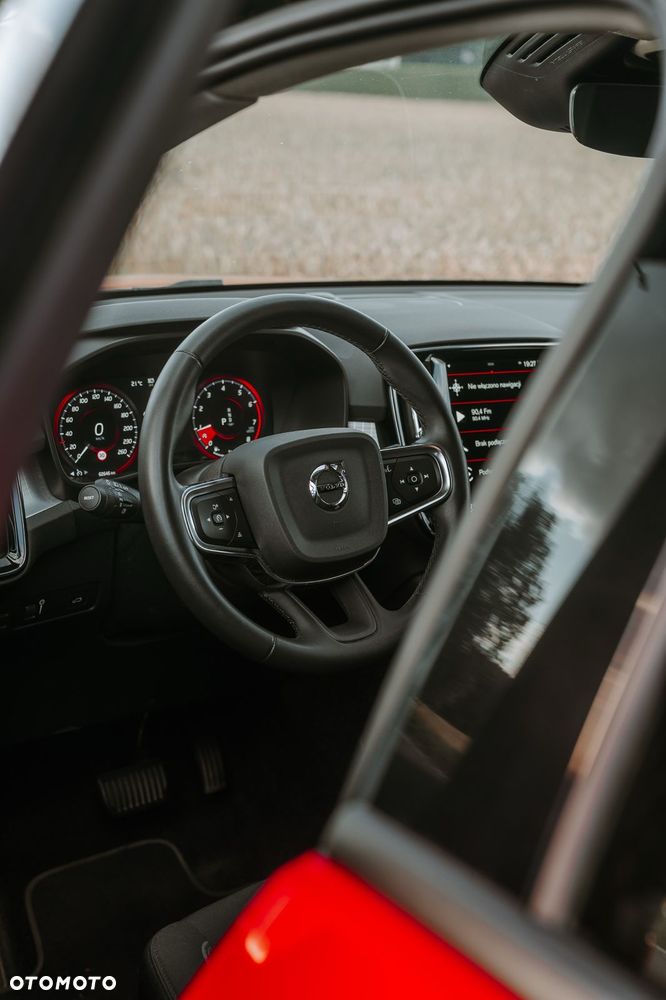 Volvo XC 40 T3 Momentum - 21