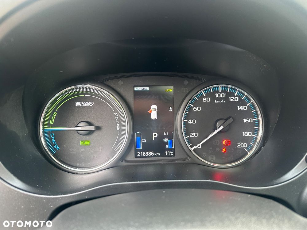 Mitsubishi Outlander 2.0 4WD Top - 23